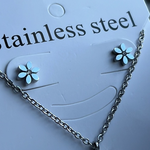 Flower necklace set for women - Picture 3 of 4